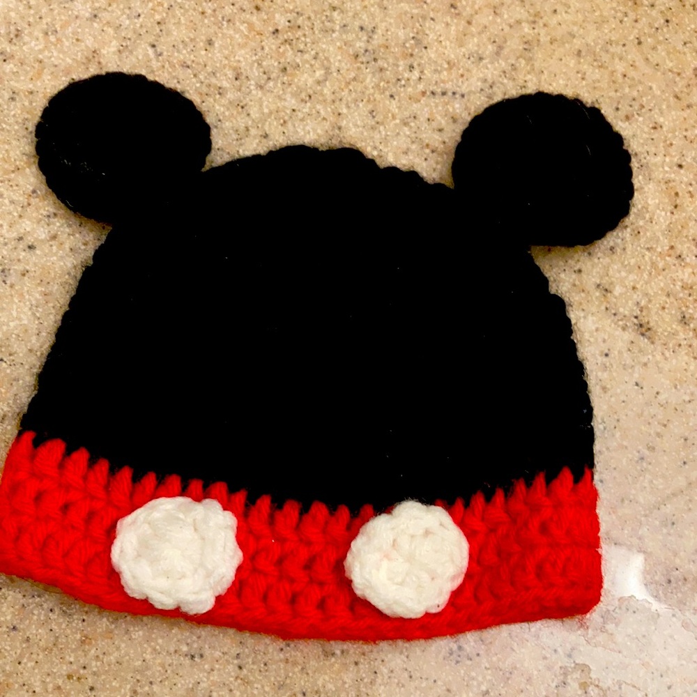 EUC newborn hat